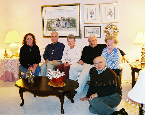 Cousin Diane came to visit from California, which gave Don a reason to get some of the cousins together.  Here's the group:  Carole Murray (married to Larry), Dennis Murray, Diane Davis, Larry Murray,