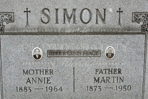 ST. THEODOSIUS CEMETERY / SIMONThis is the grave of Annie Simon (1883 - 1964) and Martin Simon (1873 - 1950).Id#: 0723781Name: Simon, AnnieDate: Mar 2 1964Source: Cleveland Press;  Cleveland Necrology