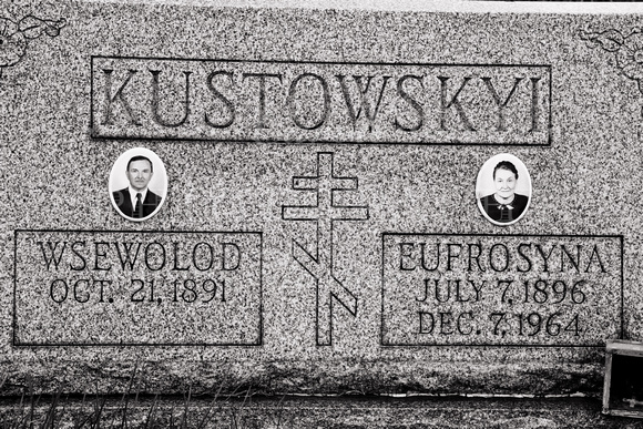 ST. THEODOSIUS CEMETERY / KUSTOWSKYIAlso near the Mahardige grave is this one:Wsewolod KUSTOWSKYI (1891 -        )Euprosyna KUSTOWSKYI (7/7/1896 - 12/7/1964)