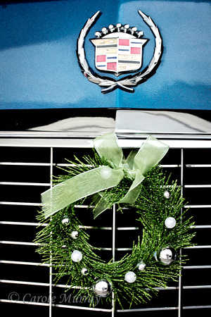 1970 Cadillac Fleetwood Hood Ornament Christmas Wreath