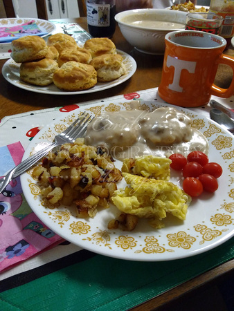 Mom's usual breakfast to tide us over all the way back to Ohio!